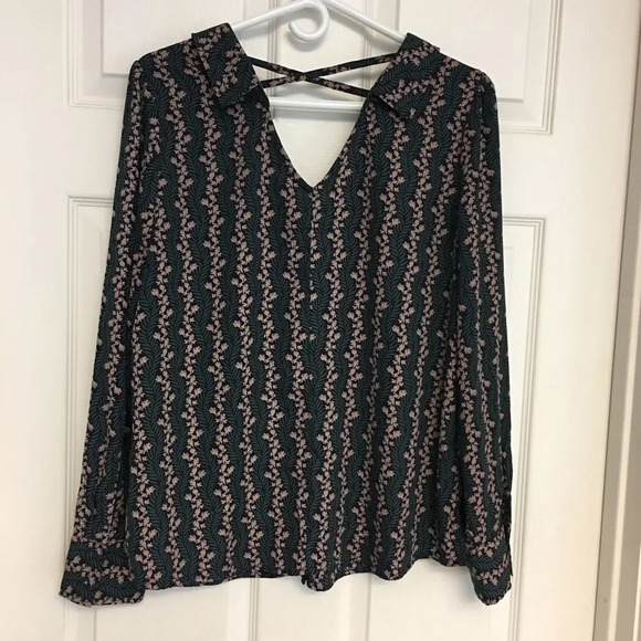 Skies Are Blue Crisscross Back Button Up Top Medium Floral Vines - Picture 2 of 8